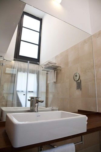 Bathroom 5, May Ramblas Barcelona, Barcelona