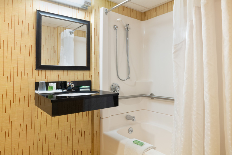 Bathroom 2, Holiday Inn NORWICH by IHG, New London
