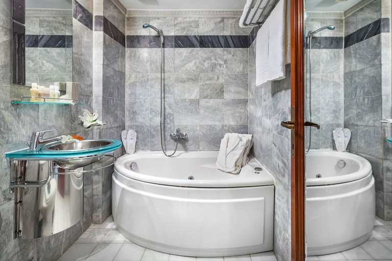 Bathroom 5, Imperial Palace Classical Hotel Thessaloniki, Central Macedonia