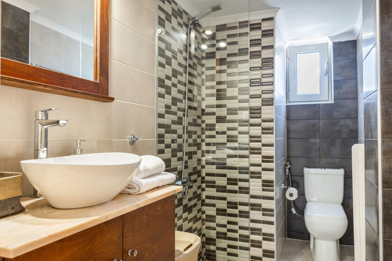 Bathroom, Mirsini's Apartment in Chania Center, Crete