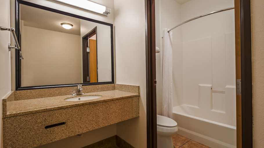 Bathroom 4, Best Western Plus Eagleridge Inn & Suites, Pueblo