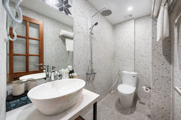 Bathroom 5, Le Parfum Apartment And Hotel, Hoàn Kiếm