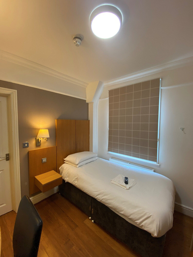 Bedroom 2, Buckingham Hotel, Buckinghamshire