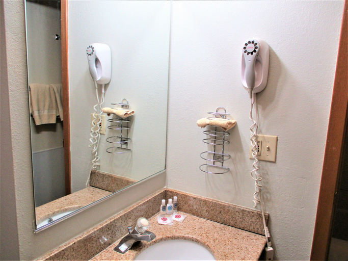 Bathroom 3, Sunset Inn, Iowa