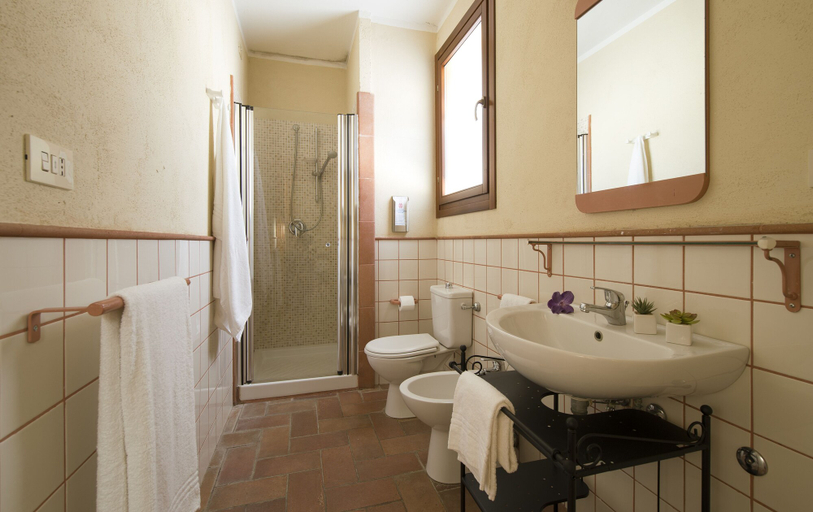 Bathroom, Tenuta Montespertoli, Florence