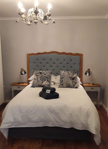 Bedroom 3, Dellville Country House, Pixley ka Seme