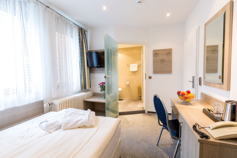 Bedroom 4, Bavaria Hotel Superior, Stuttgart