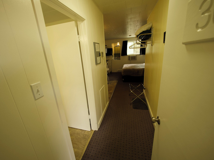 Others 5, Creston Valley Motel, Central Kootenay