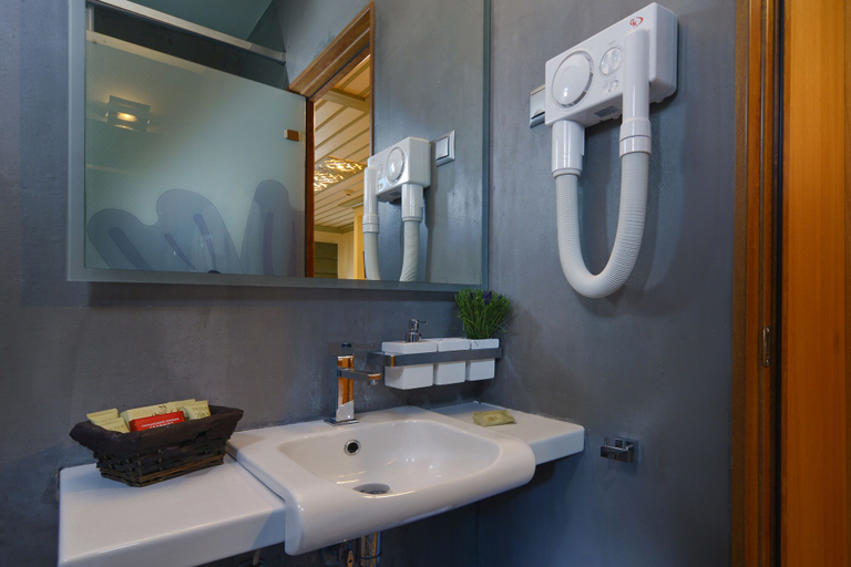 Bathroom 4, Dilofo Hotel Luxury Suites, Epirus