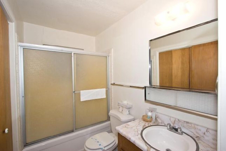 Bathroom 3, 1823 Hunkpapa St., El Dorado