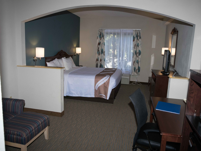 Bedroom 4, Quality Inn & Suites, Northampton