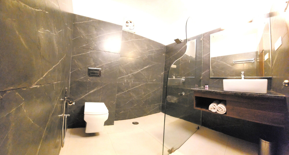 Bathroom 3, Brinjal Hotels, Dehradun