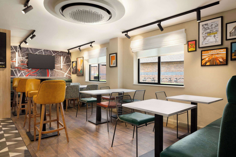Food & Drinks 5, Super 8 by Wyndham Chester East, Cheshire West and Chester