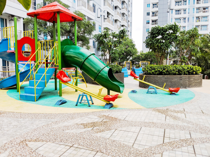 Family & Kids, Nice Studio Connected to Mall at Tanglin Supermall Mansion Apartment By Travelio, Surabaya