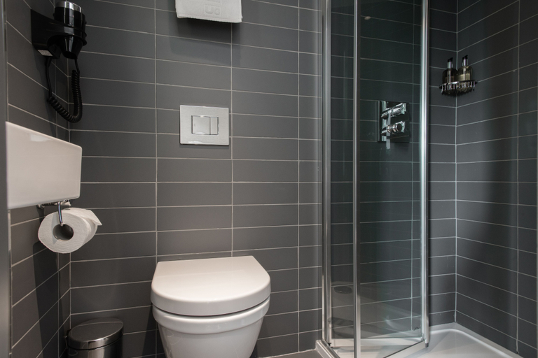 Bathroom 5, Mowbray Court Hotel, London