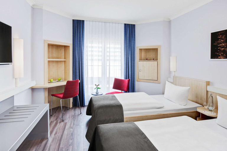 Bedroom 2, IntercityHotel Hamburg-Altona, Hamburg