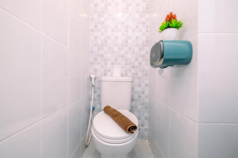 Bathroom 5, Compact and Nice Studio Tokyo Riverside PIK 2 Apartment By Travelio, Tangerang