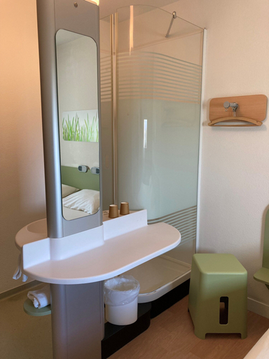 Bathroom 5, ibis budget Loriol le Pouzin, Ardèche