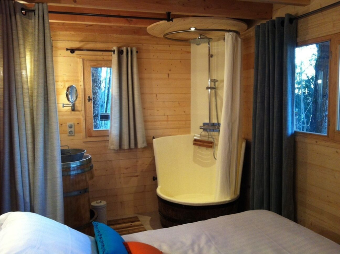 Bedroom 3, Château de Courtebotte, Gironde