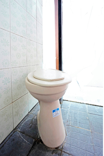 Bathroom 3, OYO 91415 De Wijaya Hotel, Sidoarjo