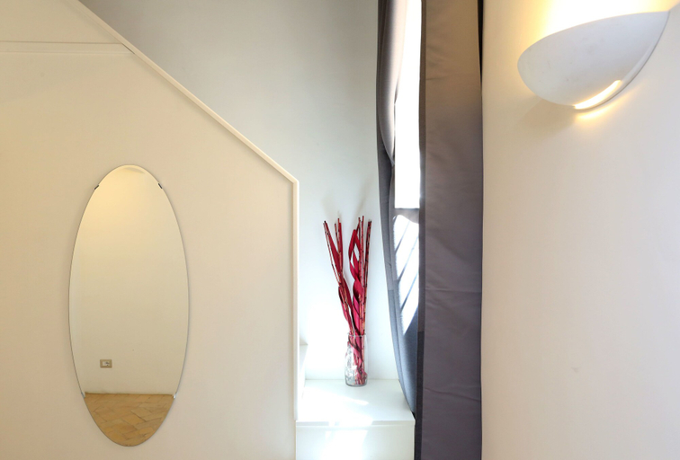 Bathroom 2, Coppelle, Rome