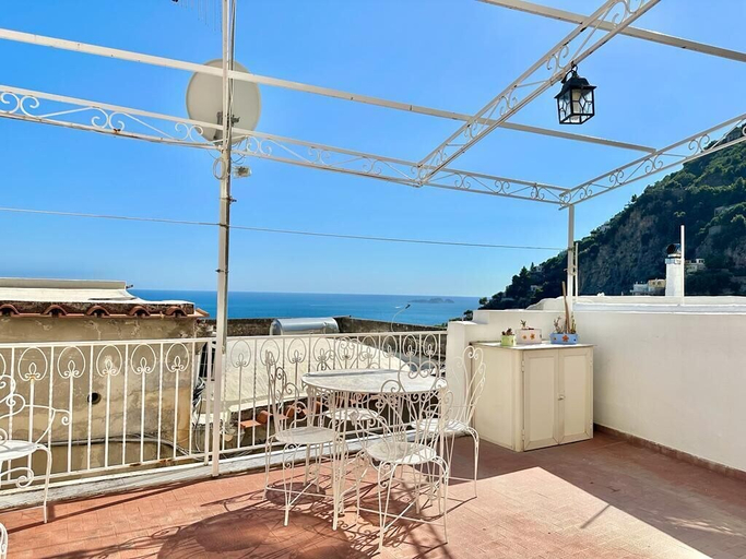 Others 5, Honey home, Salerno