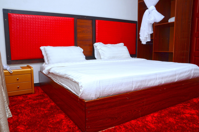 Bedroom 3, Dianwill Hotel, Busiiro