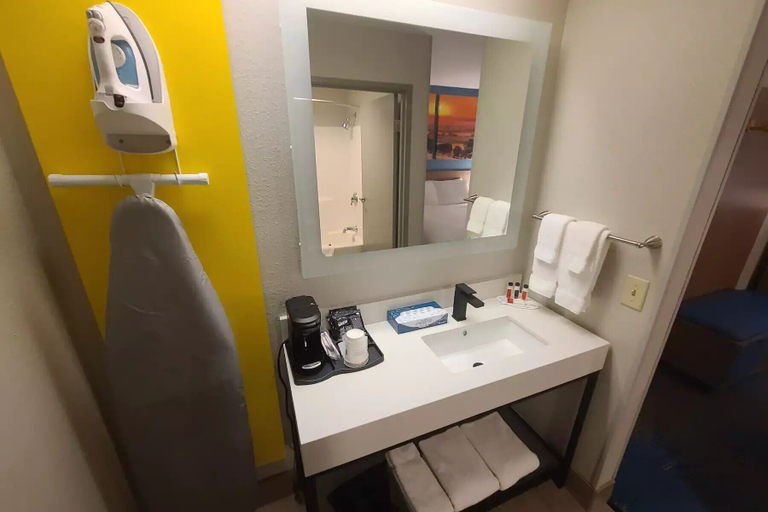 Bathroom 4, Days Inn by Wyndham Johnson Creek, Jefferson