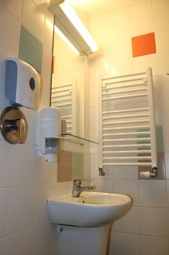 Bathroom 4, Apple Economy Hotel, Kauno