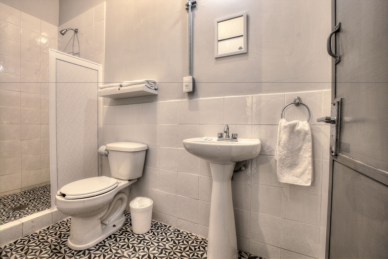 Bathroom 5, Casa Bruselas, Guadalajara