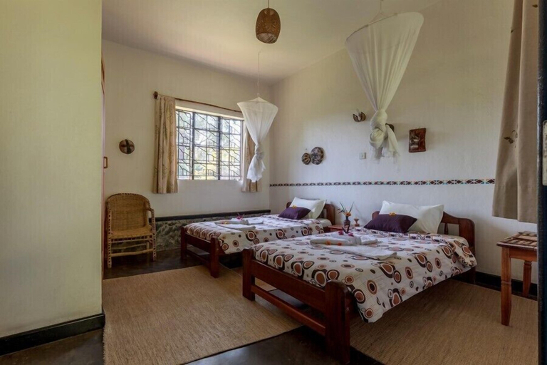 Bedroom 3, Travellers Rest Hotel, Kisoro