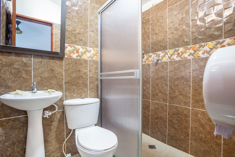 Bathroom 3, Ayenda William Sanchez, Apartadó