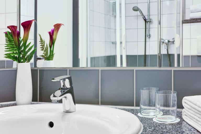 Bathroom 4, IntercityHotel Hamburg Hauptbahnhof, Hamburg