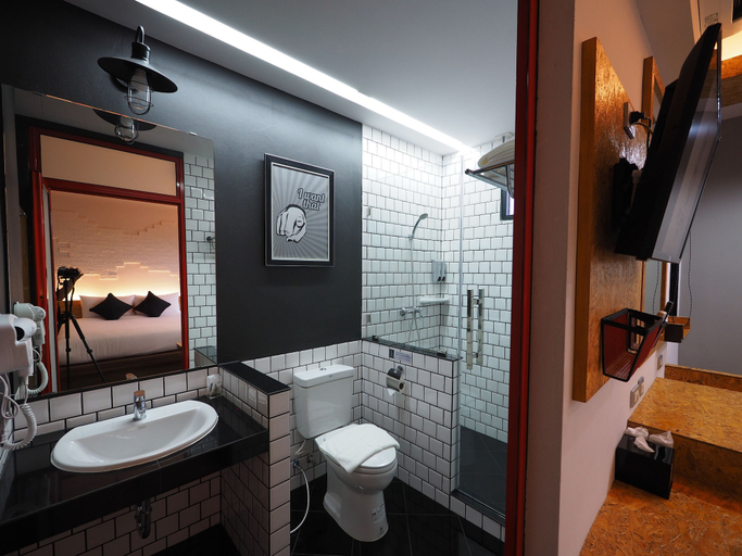 Bathroom 4, PS Sriphu Hotel, Hat Yai