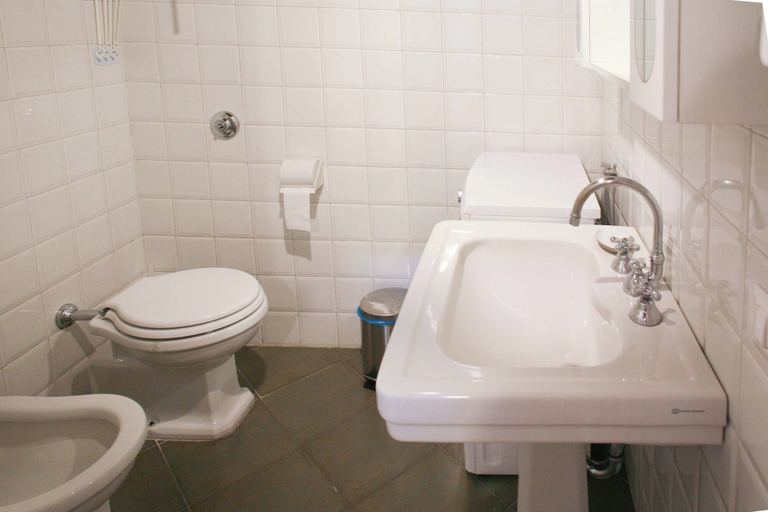 Bathroom 5, BnButler - Alzaia Naviglio Grande 46, Milano