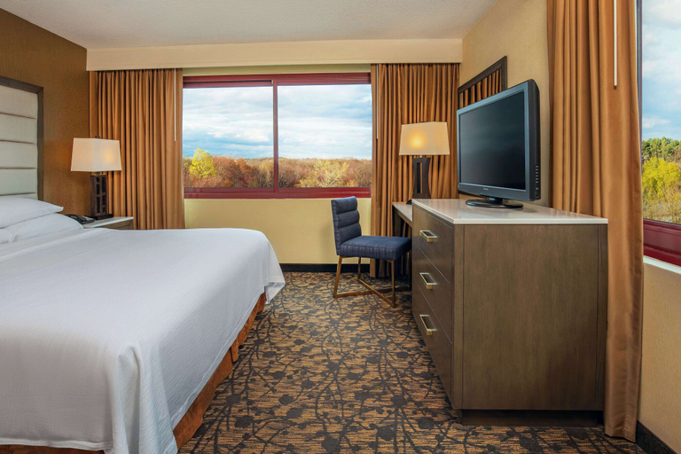 Bedroom 3, Embassy Suites by Hilton Boston Waltham, Middlesex