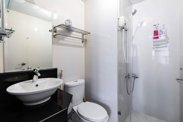 Bathroom 4, One Palm Tree Villas by SMTL Properties, Pasay City