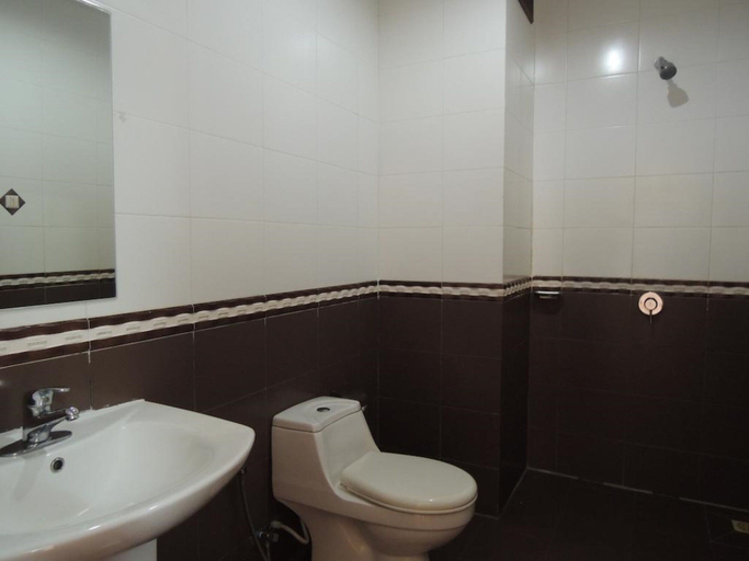 Bathroom 4, Angkor Vattanak Pheap Hotel, Siem Reap