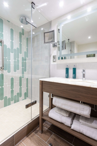 Bathroom 3, DoubleTree by Hilton Nottingham - Gateway, Nottingham