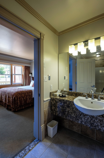 Bathroom 4, Kaslo Hotel, Central Kootenay