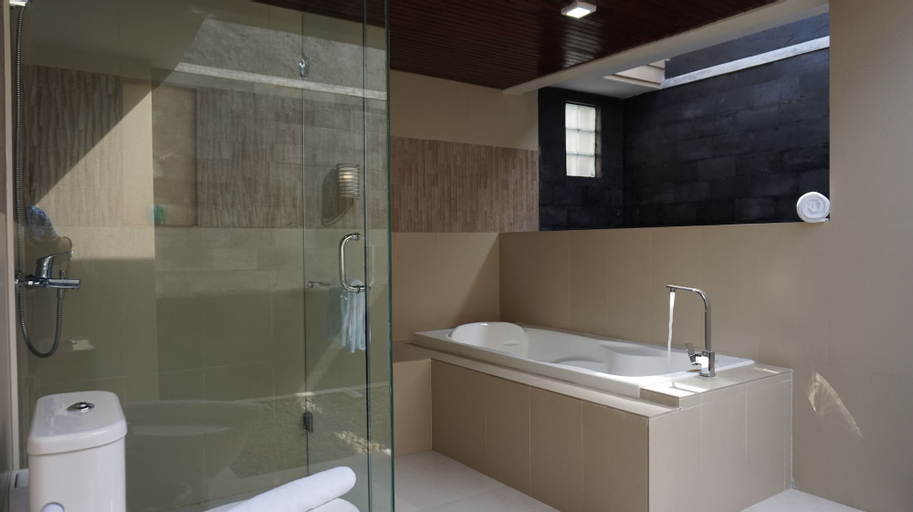 Bathroom 15