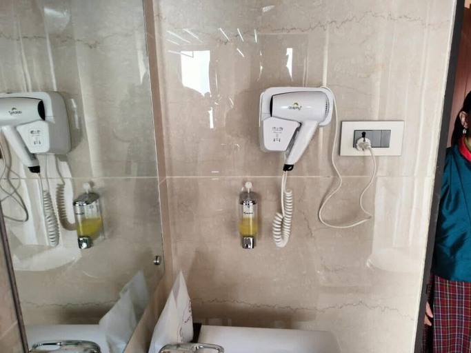 Bathroom, Nirvana Inn, Wangchang