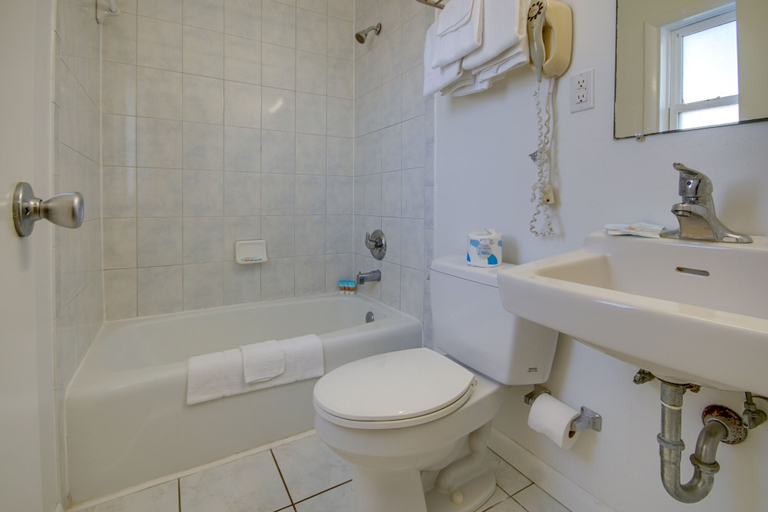 Bathroom 4, Sahara Motel, Worcester