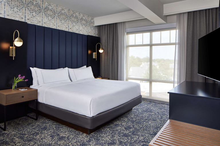 Bedroom 2, The Hamilton Alpharetta, Curio Collection by Hilton, Fulton