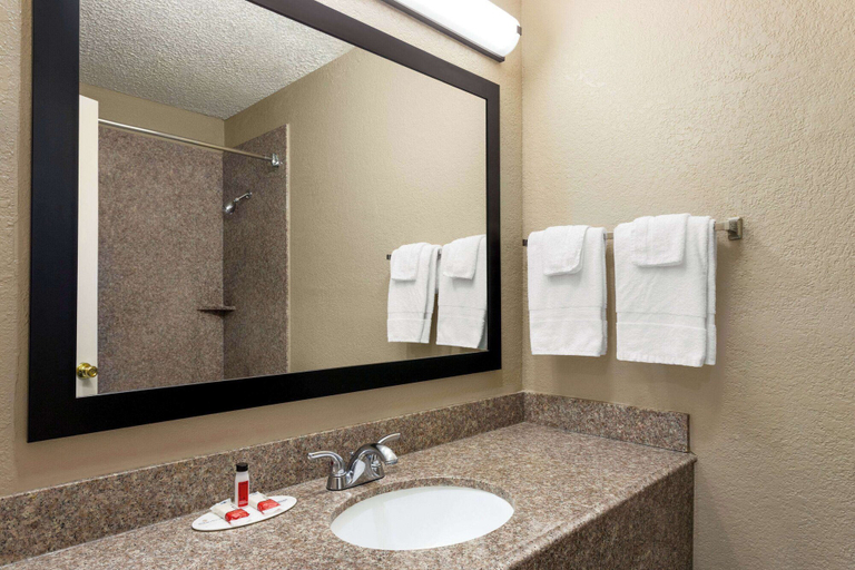 Bathroom 4, Super 8 By Wyndham Gainesville Tx, Cooke