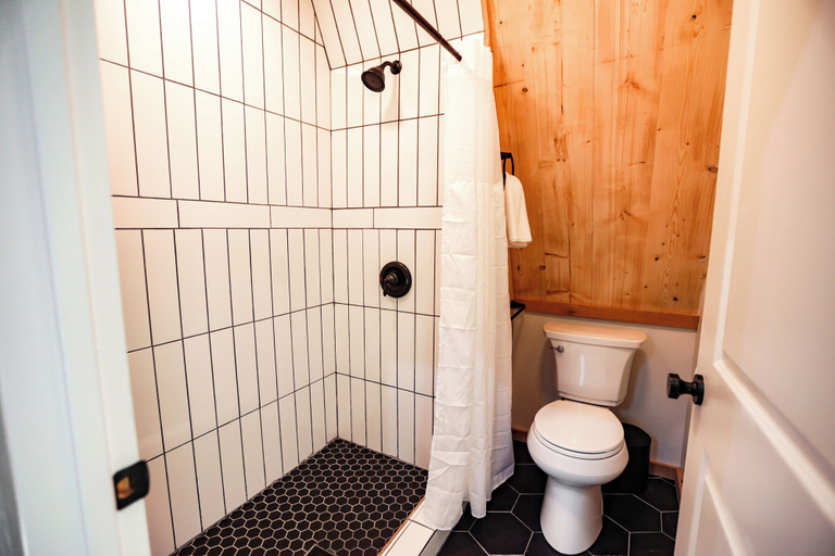 Bathroom 3, Finger Lakes Treehouse & Spa, Wayne