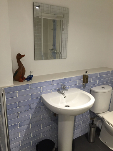 Bathroom 4, The Tollgate Inn, Wiltshire