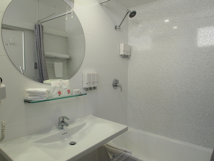 Bathroom 23