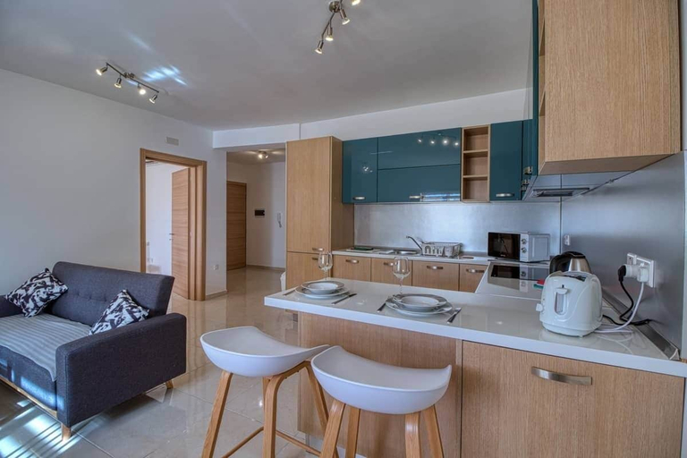 Others 4, Julian's Apartments