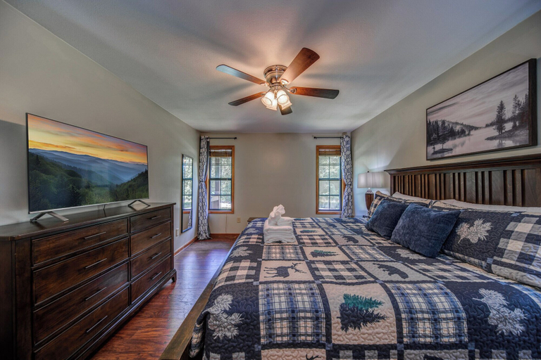 Bedroom 2, Lonestar Lodge, Fannin